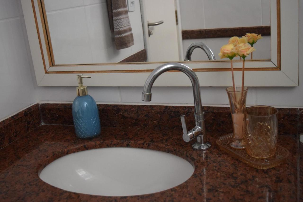 Conforto Com Ar, Tvs Smart, Na Quadra Da Do Forte, Em Frente A Feira Artesanato *
